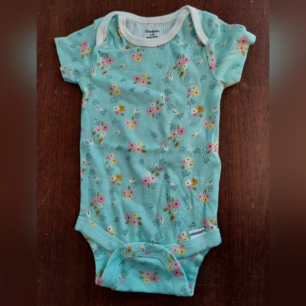 🎁10/$25-Gerber onesie, size 0-3 months,  aqua  floral